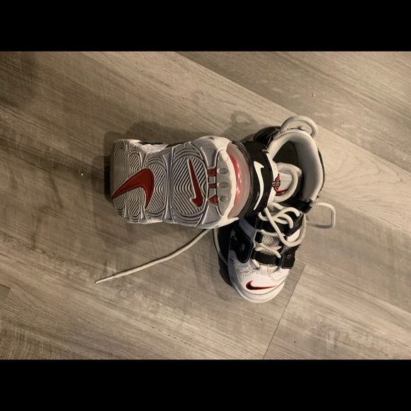 Kids gently used Nike in size 12.5 - Picture 6 of 6